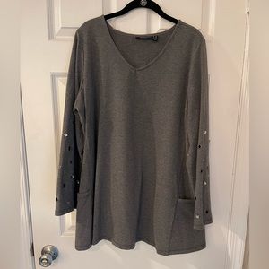 Long sleeve blouse with details on sleeves. In great condition